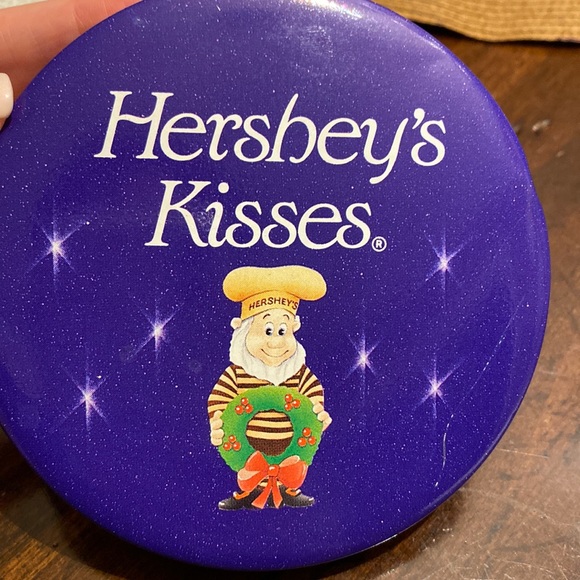 Vintage 1993 HERSHEY’S Holiday Classic Series Round Canister Tin #5 Elves Xmas - Picture 13 of 14